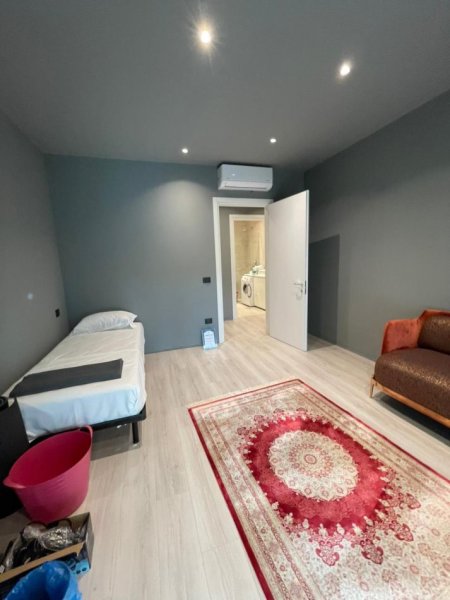 Tirane, jepet me qera apartament 2+1+Ballkon Kati 4, 105 m² 2.500 € (Lion Park Residence)