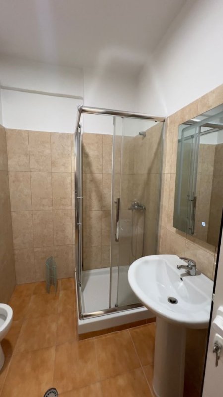 Tirane, jepet me qera apartament 1+1 Kati 2, 67 m² 400 € (Astir , Kompleksi Fratari)