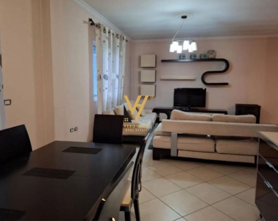 Tirane, jepet me qera apartament 3+1+Ballkon Kati 2, 152 m² 620 € (SELITE)