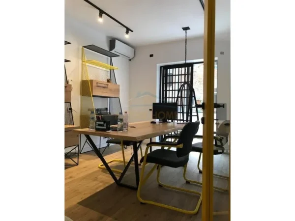 Tirane, jepet me qera apartament per biznes , 115 m² 1.000 € (Mine Peza)