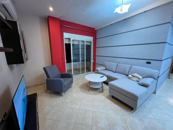 Tirane, jap me qera apartament 2+1+Ballkon Kati 3, 102 m² 650 € (LIQENI I THATE)