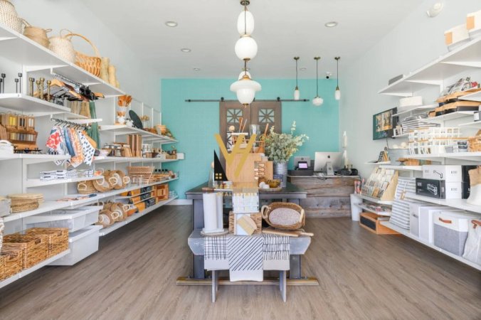 Tirane, shitet dyqan Kati 0, 55 m² 250.000 € (RRUGA E BOGDANËVE)