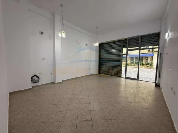 Tirane, jepet me qera ambjent biznesi Kati 0, 42 m² 500 € 