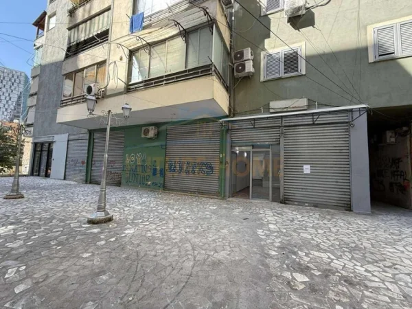 Tirane, jepet me qera ambjent biznesi Kati 0, 42 m² 500 € 