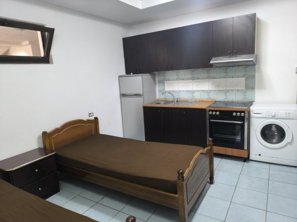 Tirane, jepet me qera garsonier 1+1 Kati 0, 30 m² 251 € (Gjergj Legisi)