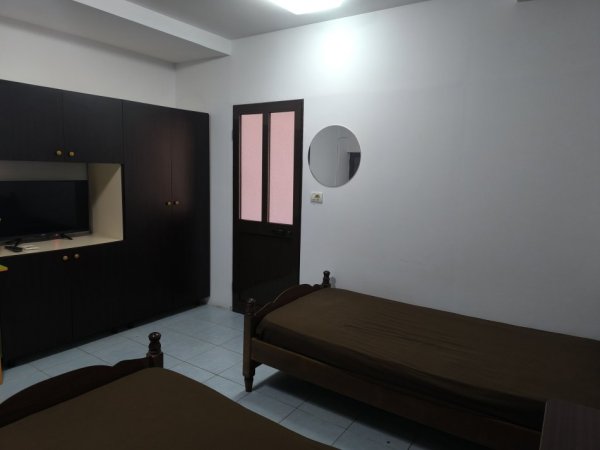 Tirane, jepet me qera garsonier 1+1 Kati 0, 30 m² 251 € (Gjergj Legisi)