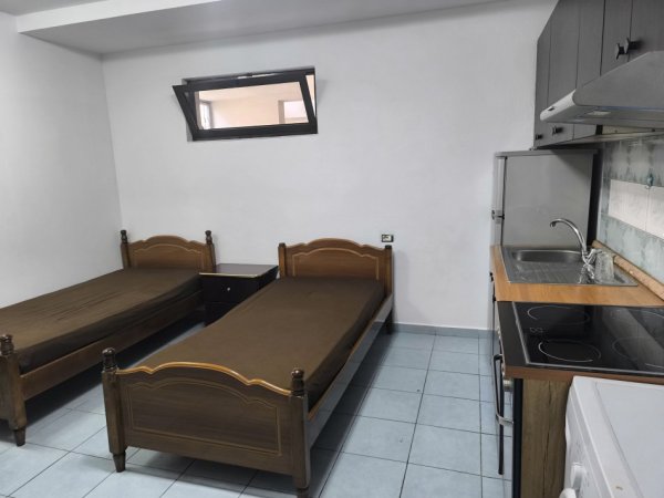 Tirane, jepet me qera garsonier 1+1 Kati 0, 30 m² 251 € (Gjergj Legisi)