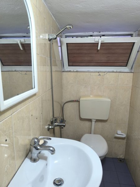 Tirane, jepet me qera garsonier 1+1 Kati 0, 30 m² 251 € (Gjergj Legisi)