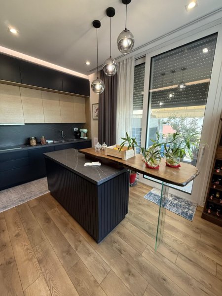 🏠Penthouse Luksoz për Shitje pranë📍 Kopshtit Botanik – Tiranë