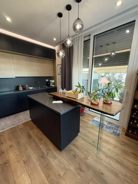 🏠Penthouse Luksoz për Shitje pranë📍 Kopshtit Botanik – Tiranë