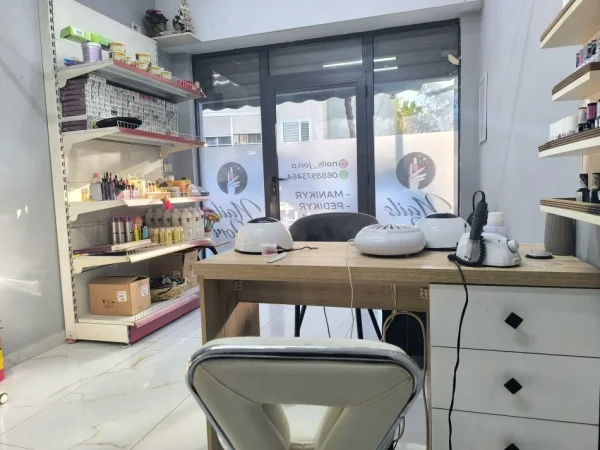 Tirane, jepet me qera dyqan Kati 0, 30 m² 400 € (Gjergj Legisi)