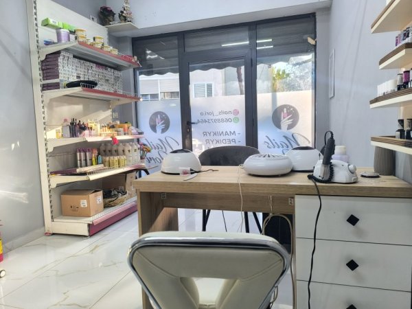 Tirane, jepet me qera dyqan Kati 0, 30 m² 400 € (Gjergj Legisi)