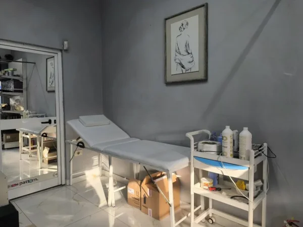 Tirane, jepet me qera dyqan Kati 0, 30 m² 400 € (Gjergj Legisi)