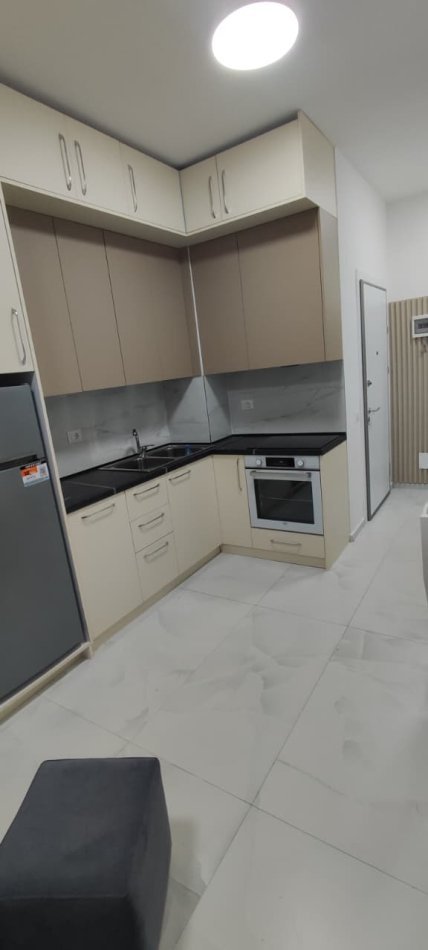 Tirane, jepet me qera apartament 1+1 , 65 m² 400 € (Rezidenca Oksa)