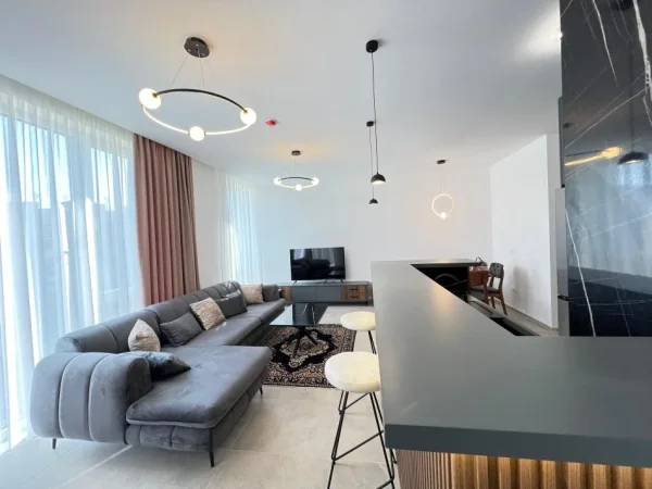 Tirane, jepet me qera apartament 2+1 , 1.300 € 
