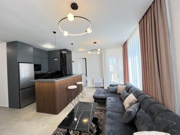 Tirane, jepet me qera apartament 2+1 , 1.300 € 