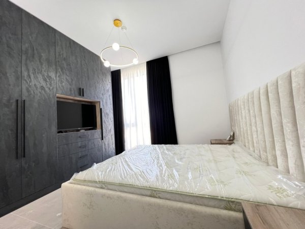 Tirane, jepet me qera apartament 2+1 , 1.300 € 