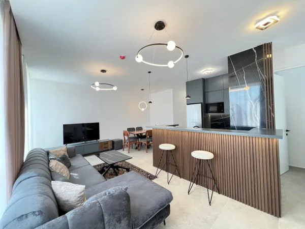 Tirane, jepet me qera apartament 2+1 , 1.300 € 
