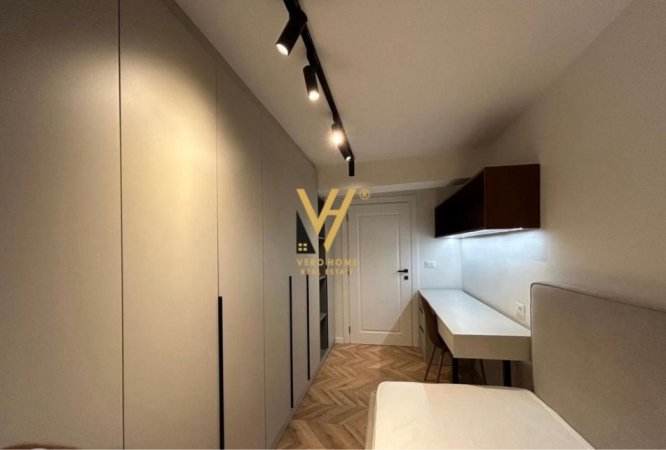 Tirane, jepet me qera apartament 2+1+Ballkon Kati 0, 107 m² 700 € (TREGU ELEKTRIK)