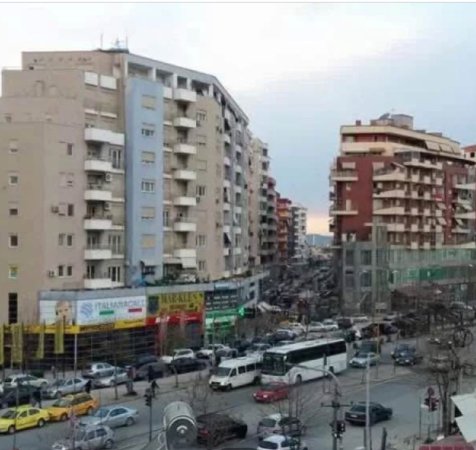 Tirane, jepet me qera 1+1 Kati 4, 70 m² 450 € (Astir)