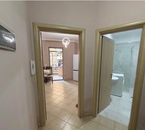Tirane, jepet me qera 1+1 Kati 4, 70 m² 450 € (Astir)