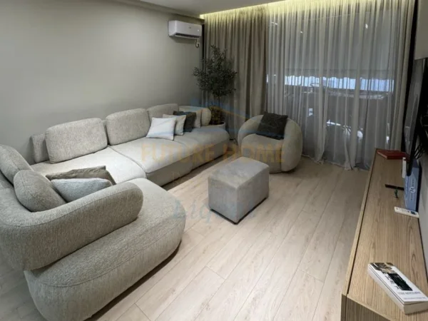 Tirane, jepet me qera apartament 1+1 Kati 1, 80 m² 800 € (Liqeni i Thate , Prane Hotel Radisson)