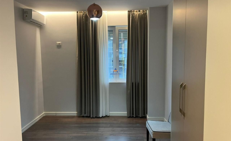 Tirane, jepet me qera apartament 2+1+Ballkon Kati 5, 108 m² 830 € (liqeni i thate)