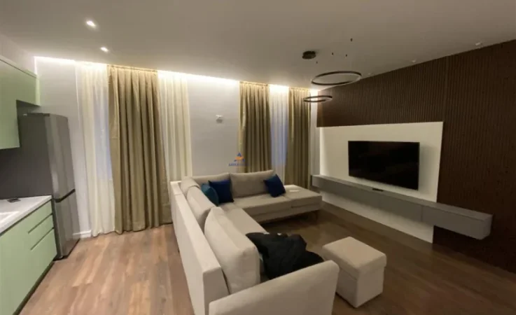 Tirane, jepet me qera apartament 2+1+Ballkon Kati 5, 108 m² 830 € (liqeni i thate)
