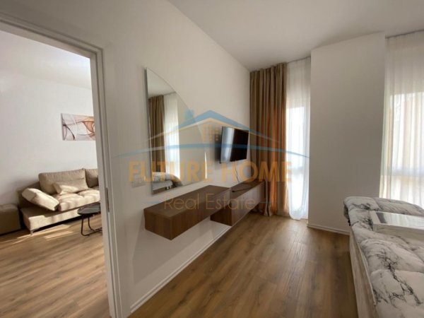 Tirane, jepet me qera apartament 2+1+Ballkon Kati 8, 77 m² 1.200 € (Zogu i Zi)