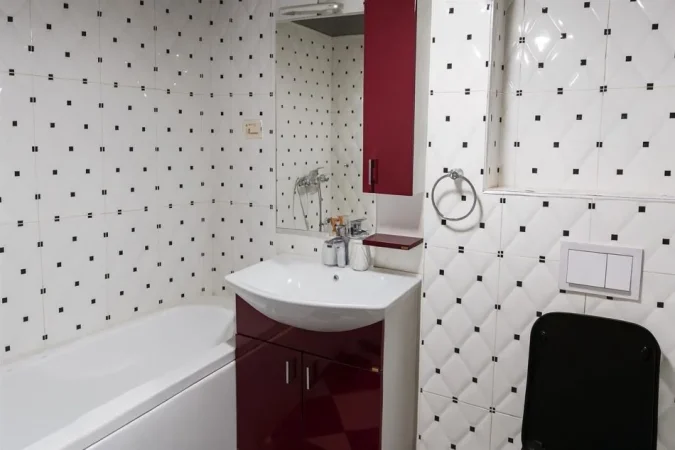 Tirane, jepet me qera apartament 2+1+Ballkon Kati 5, 75 m² 600 € 