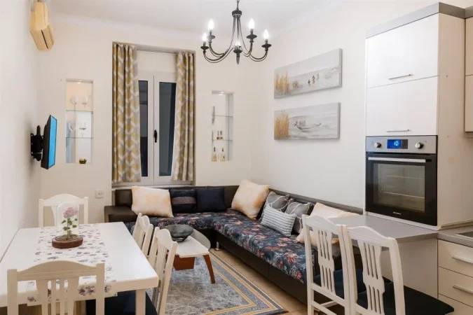 Tirane, jepet me qera apartament 2+1+Ballkon Kati 5, 75 m² 600 € 