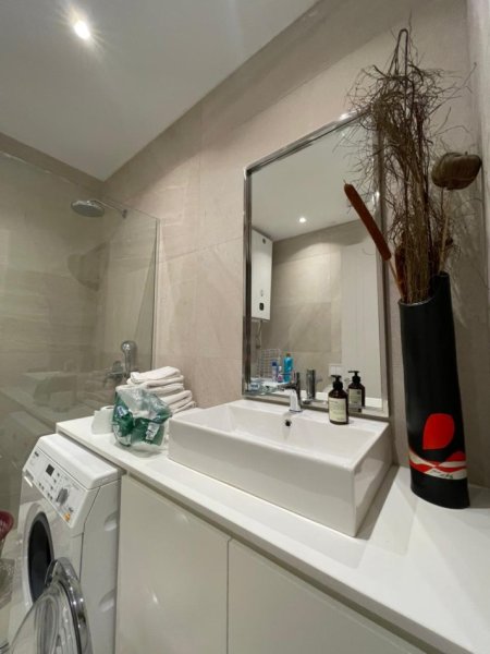 Tirane, jepet me qera apartament 2+1 Kati 4, 105 m² 2.500 € (Lion Park Residence)