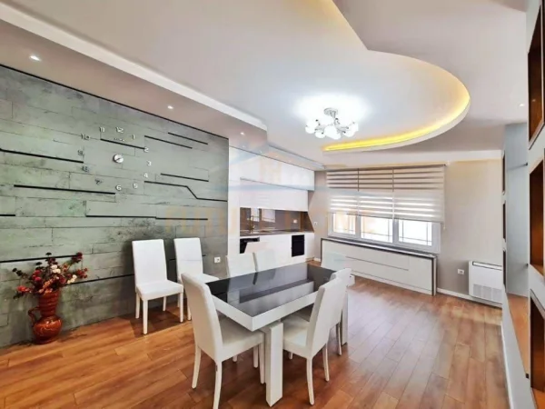 Tirane, jepet me qera apartament 4+1+Ballkon Kati 1, 200 m² 1.300 € (Komuna e Parisit)