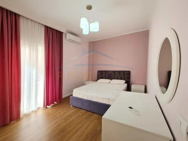 Tirane, jepet me qera apartament 4+1+Ballkon Kati 1, 200 m² 1.300 € (Komuna e Parisit)