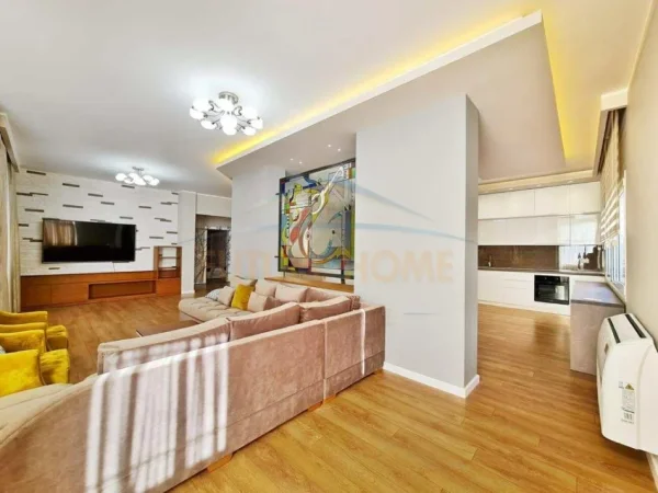 Tirane, jepet me qera apartament 4+1+Ballkon Kati 1, 200 m² 1.300 € (Komuna e Parisit)