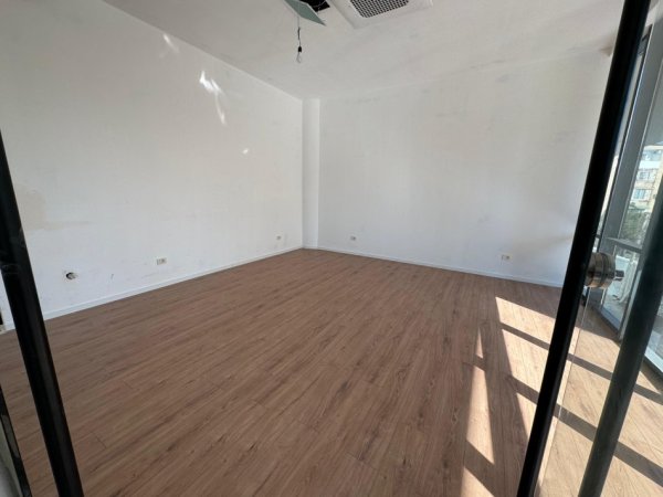 Tirane, jepet me qera ambjent biznesi , 38 m² 800 € (i diskutueshem)