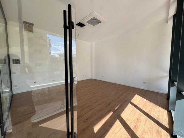Tirane, jepet me qera ambjent biznesi , 38 m² 800 € (i diskutueshem)