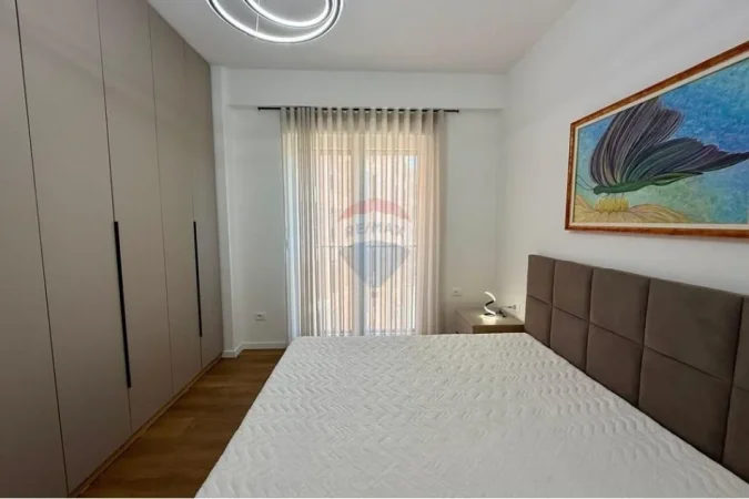 Tirane, jepet me qera apartament 1+1 , 78 m² 580 € (Rruga Jordan Misja)
