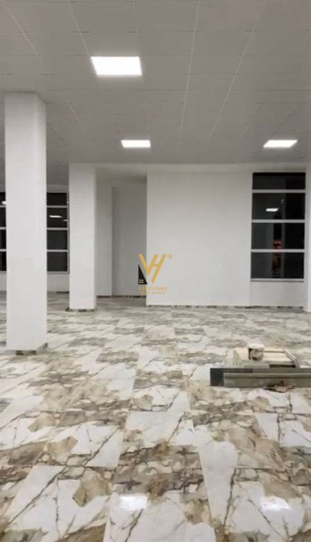 Tirane, jepet me qera ambjent biznesi Kati 0, 670 m² 5.000 € (FRESK)