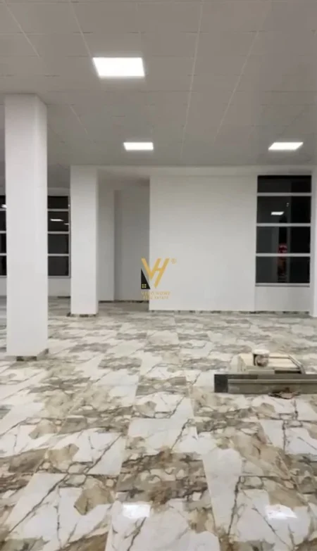 Tirane, jepet me qera ambjent biznesi Kati 0, 670 m² 5.000 € (FRESK)