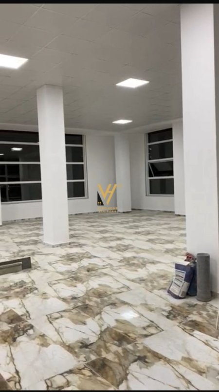Tirane, jepet me qera ambjent biznesi Kati 0, 670 m² 5.000 € (FRESK)