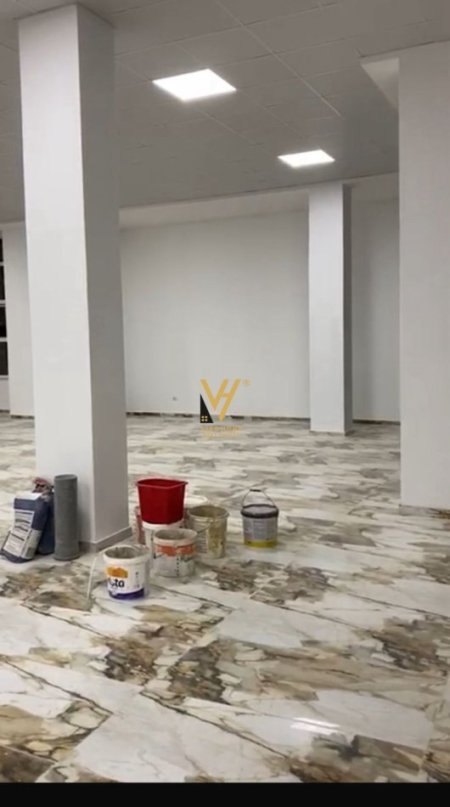 Tirane, jepet me qera ambjent biznesi Kati 0, 670 m² 5.000 € (FRESK)