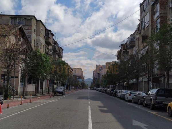 SHITET APARTAMENT 2+1 TEK RRUGA E BARRIKADAVE