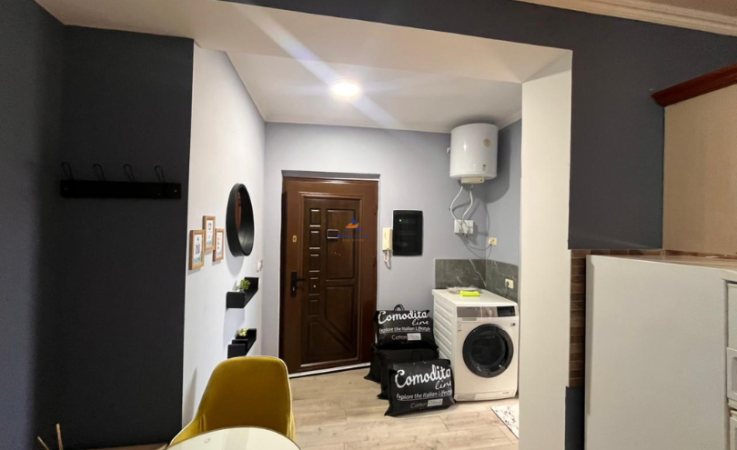 Tirane, jepet me qera apartament 2+1 Kati 3, 120 m² 571 € (LAPRAKE)
