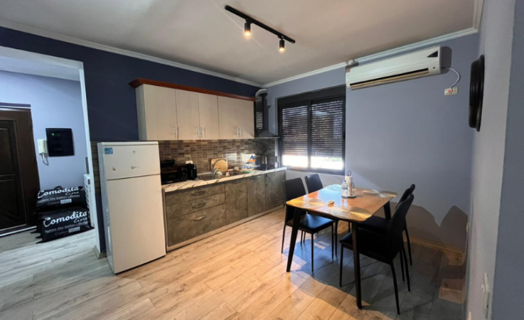 Tirane, jepet me qera apartament 2+1 Kati 3, 120 m² 571 € (LAPRAKE)