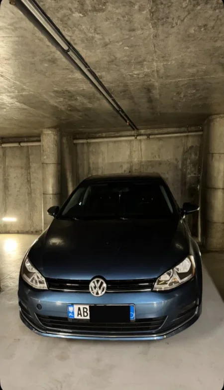 Tirane, shes makine Golf 7 Benzin, blu automatik Kondicioner 169 km 9.500 €