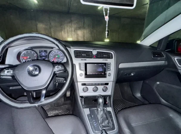 Tirane, shes makine Golf 7 Benzin, blu automatik Kondicioner 169 km 9.500 €