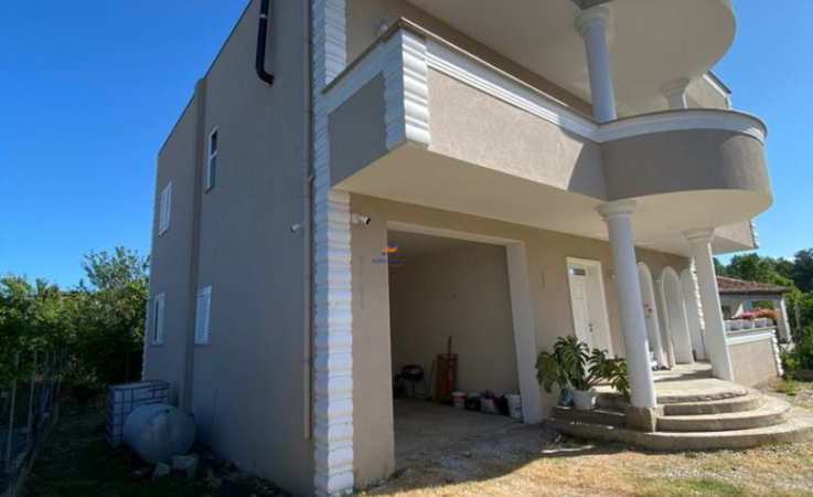 Durres, shitet Vile 2+1+Ballkon Kati 2, 270 m² 180.000 € (SUKTH)