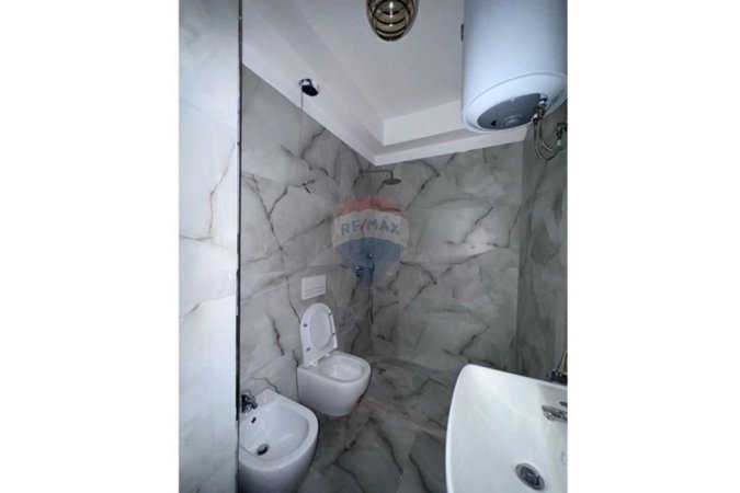 Tirane, jepet me qera apartament 1+1 Kati 2, 65 m² 650 € (Kodra e Diellit)