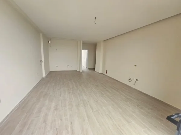 Tirane, shitet apartament 3+1 Kati 8, 135 m² 262.000 € 
